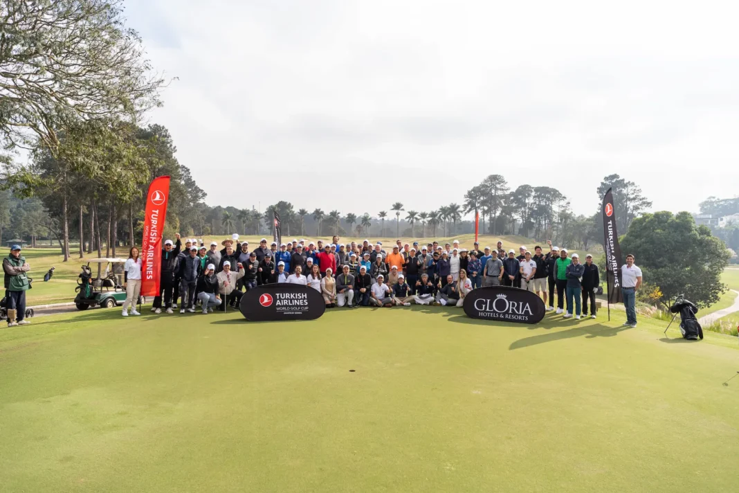 Jogadores E time da Turkish Airlines reunidos