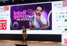 Expo Fórum Visite São Paulo reuniu líderes do turismo na capital paulista O ator e humorista Junior Q9 se apresentou com o personagem Jaque Espera durante palestra em 10º Expo Fórum Visite São Paulo