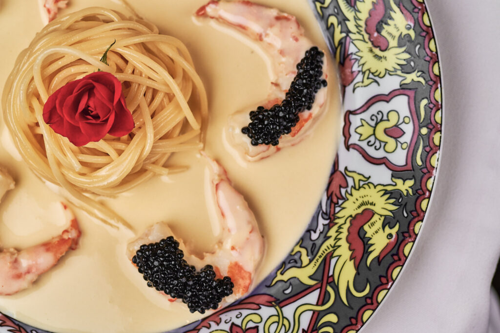 Camarões ao molho Champagne brut e caviar